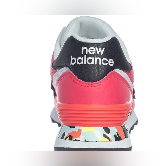 New Balance 574
Vivid Coral Camo (Women's) - Picture 3 of 6